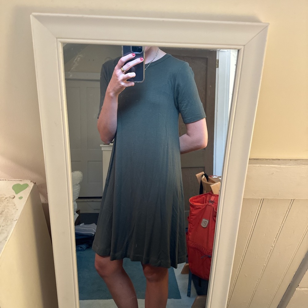 Lou & Grey tshirt dress olive green. XS